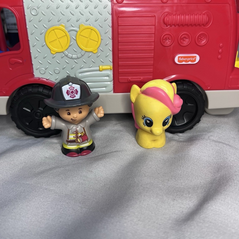 Fisher-Price Little People Farm Barn Playset & Fire Truck Lights & Sound WORK! - Picture 5 of 12